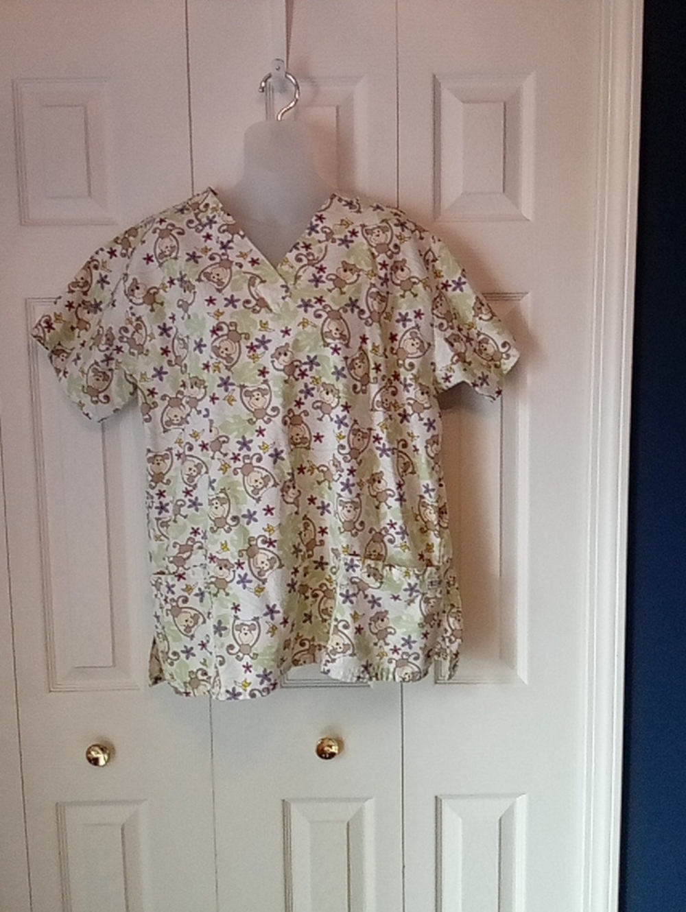 Women’s Printed Scrub Top in Cream with Floral & Monkey Motif